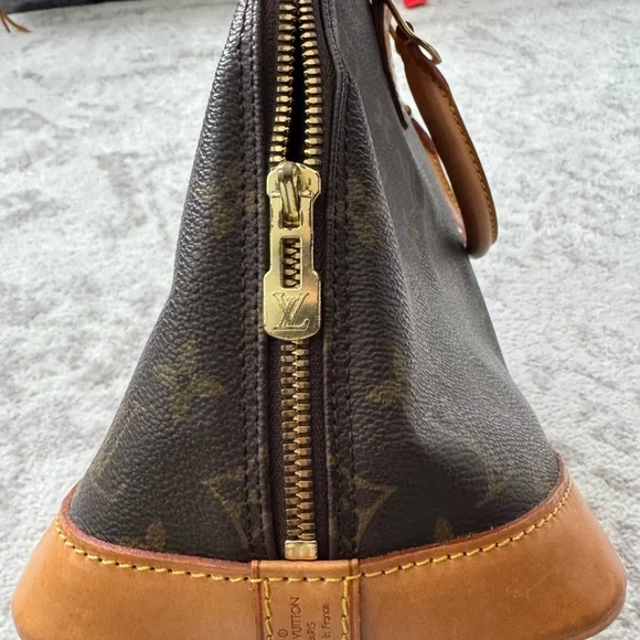 Louis Vuitton Vintage Alma Brown Monogram Handbag - Picture 2 of 10